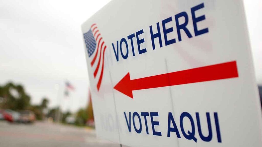 Voting sign written in English and Spanish.